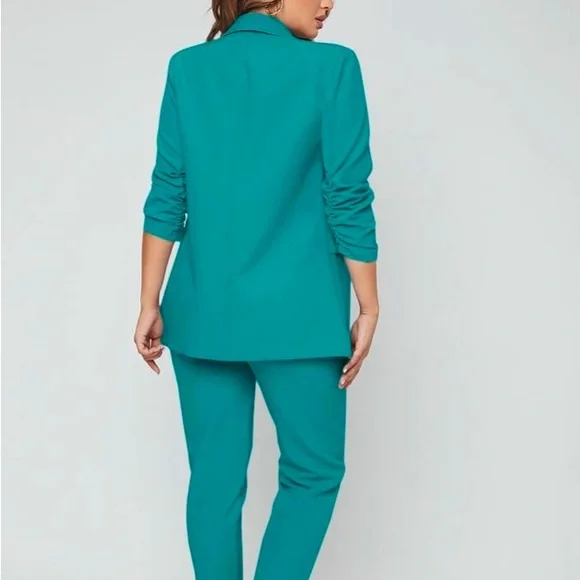 Gorgeous Pant Suit - Picture 3 of 6